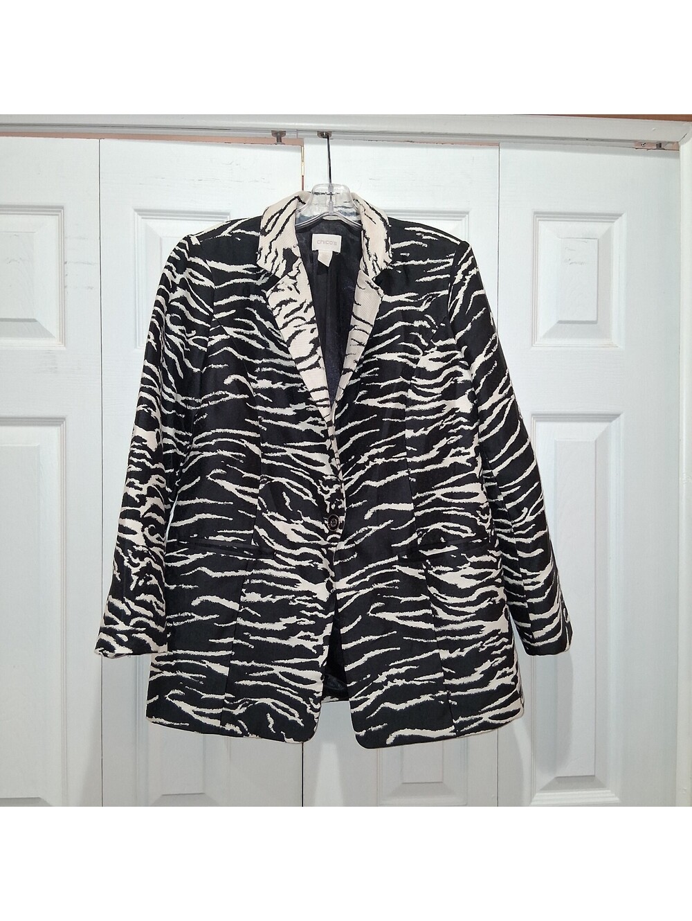 Chico's Zebra Print Blazer Jacket Size M Black White Animal Print Button Front